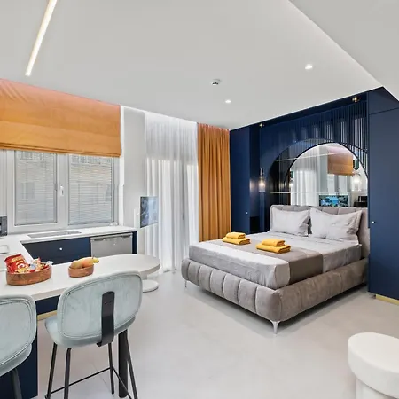 Fatcow Centre Aparthotel 4*